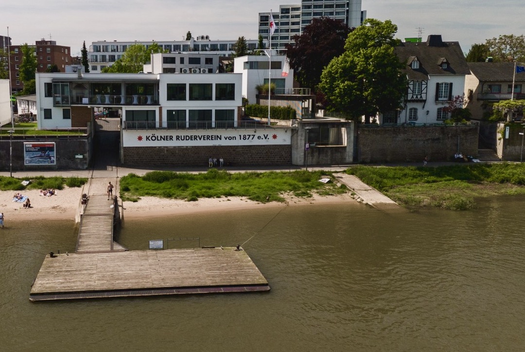 Ruderboot des KRV 1877 auf dem Rhein